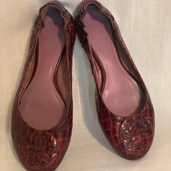 Tory Burch Reva Ballet Flats
Burgundy Crocodile Pattern
Women's Size 7 - Picture 2 of 8